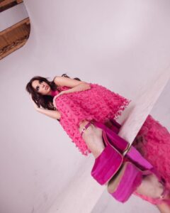 A pink dress can make any day brighter. 💕💕_._._._._._._📸- _ianavisuals_📍- _fdphotostudios_chi_._._._._._._.___model _modeling _chicagomodel _ch_2