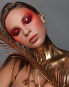 Living the golden life. 🌟_📸- _valerianegru_photo _📍- _artonyoustudio _Hair- _nast_hair _💄- _mania_anna_makeup _Agencies- _nymmg _dbamodels _._._(
